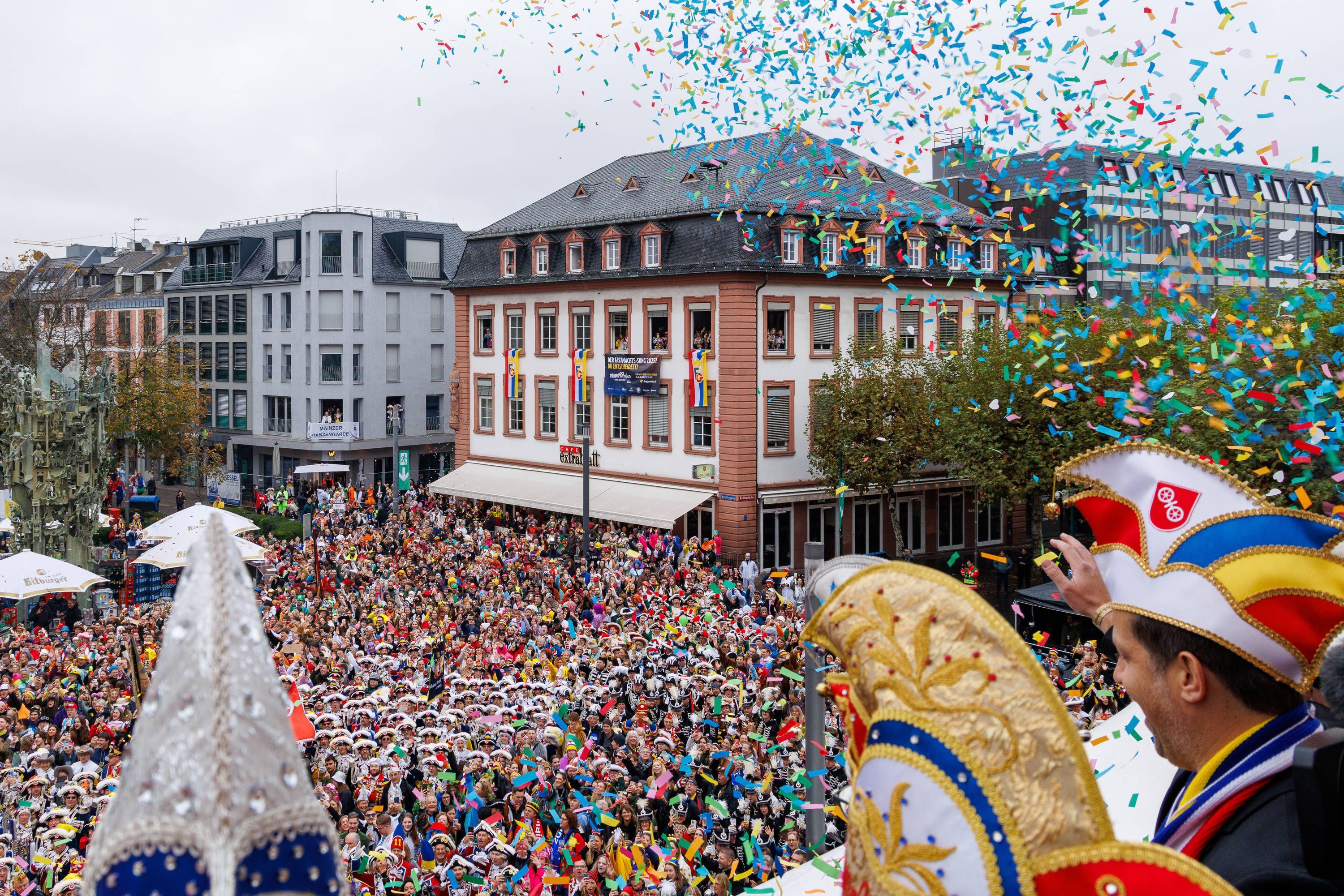 Traditionell geht es am 11.11. auch in Mainz besonders farbenfroh zu. Hier heißt das närrische Treiben Fastnacht.