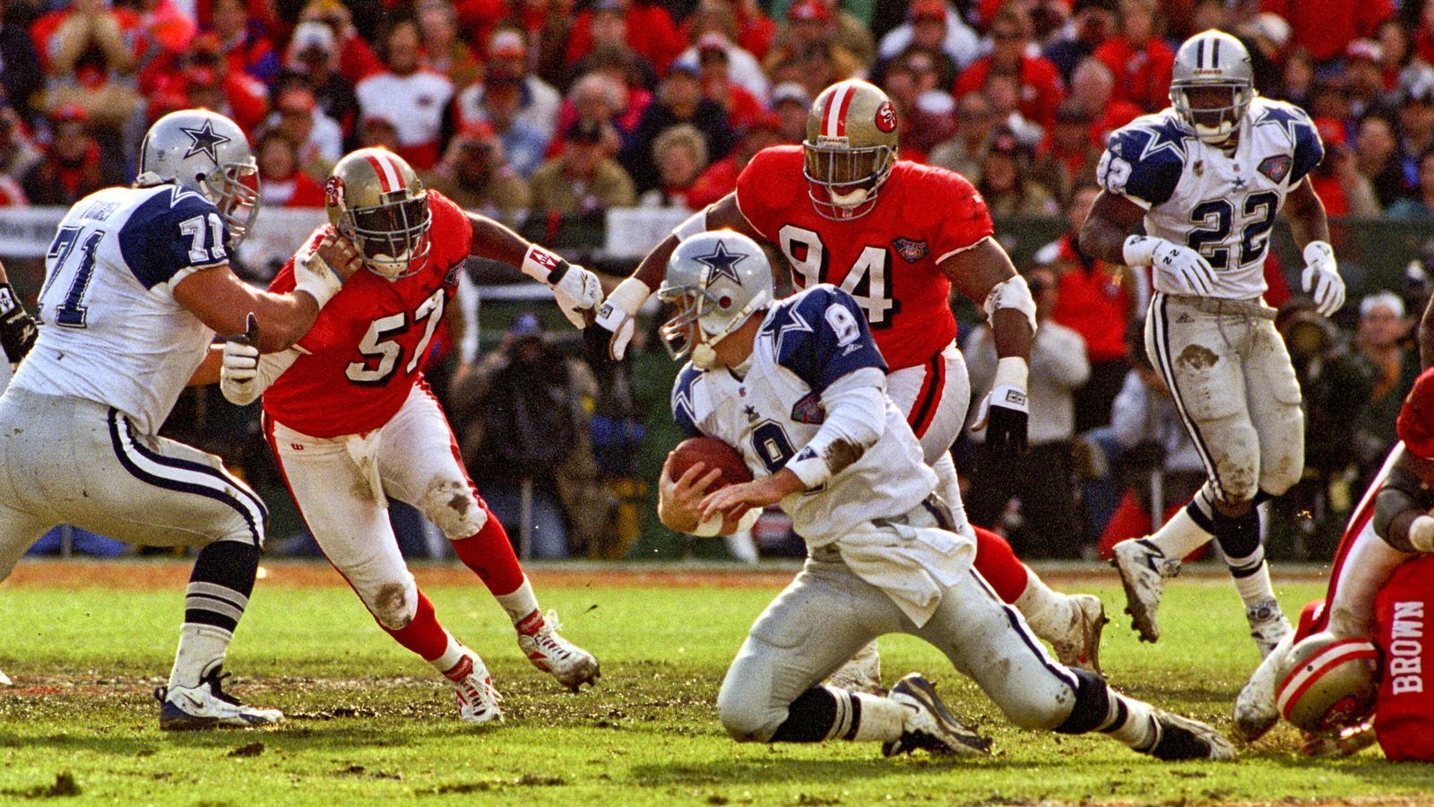 
                <strong>"How 'bout them Cowboys"</strong><br>
                1992 trafen beide Teams im NFC Championship Game aufeinander, die 49ers mit Quarterback Steve Young, Dallas mit Troy Aikman. Der führte sein Team zu einem 30:20-Erfolg, nach dem Spiel rief Head Coach Jimmy Johnson "How 'bout them Cowboys", dort wurde der bis heute genutzte Ausdruck geboren. Die Cowboys gewannen diesen sowie den Super Bowl im Jahr darauf, ebenfalls nach einem Sieg gegen die 49ers (38:21) im Championship Game. 1994 gleiches Szenario, jedoch diesmal mit dem Sieger Young (38:28), der seinen ersten Super Bowl als Starter holte. 
              