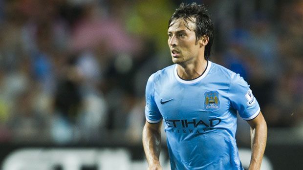 
                <strong>Manchester City - Heimtrikot</strong><br>
                Uniteds Lokalrivale Manchester City setzt alles daran, um dem großen Nachbarn den Rang abzulaufen. Sportlich hat das noch nicht geklappt, in Sachen Trikotdesign steht es aber mindestens Unentschieden
              