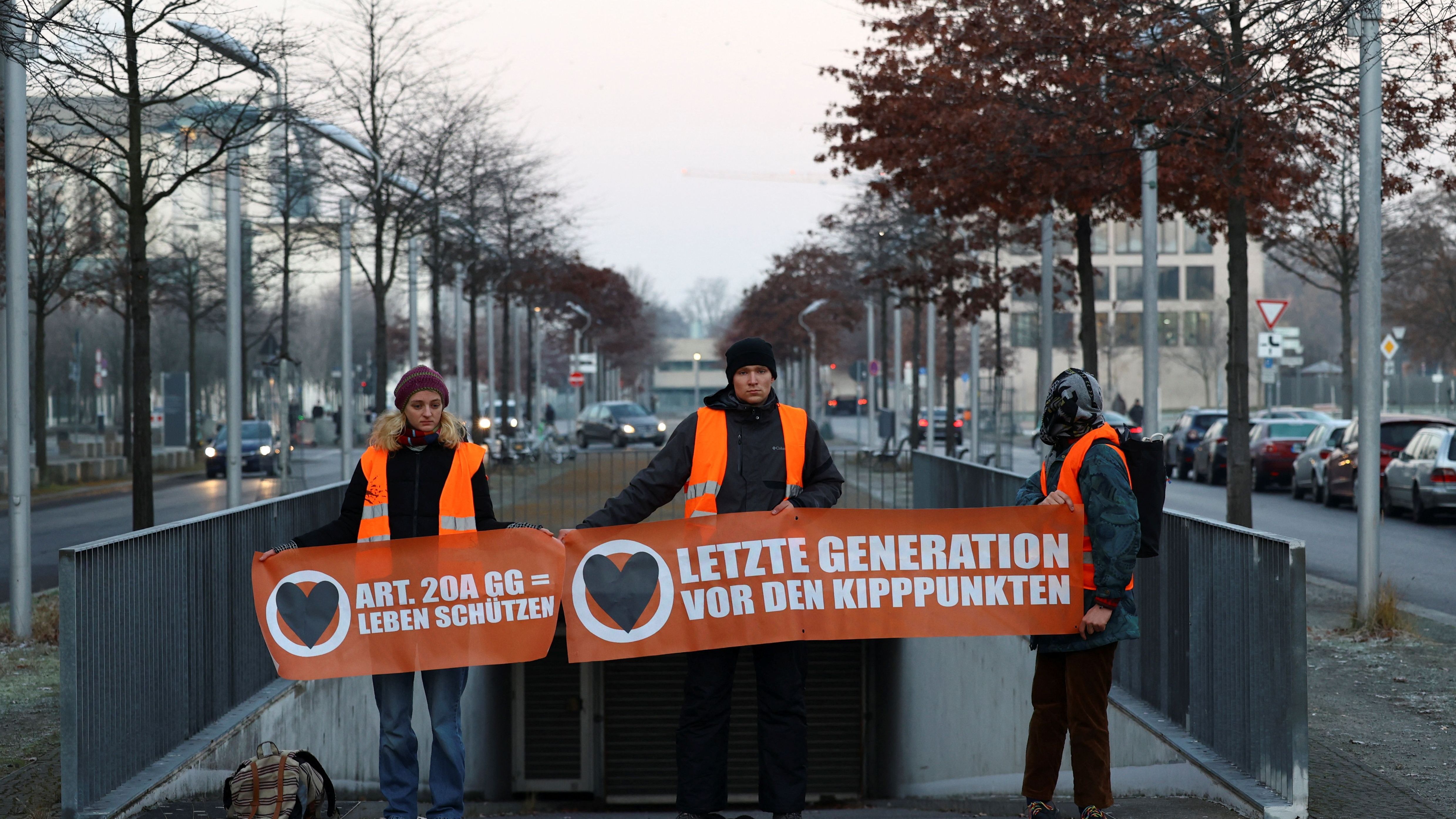 Die "Letzte Generation" gründete sich 2021. Damals begann eine siebenköpfige Gruppe am 30. August einen Hungerstreik im Berliner Regierungsviertel.