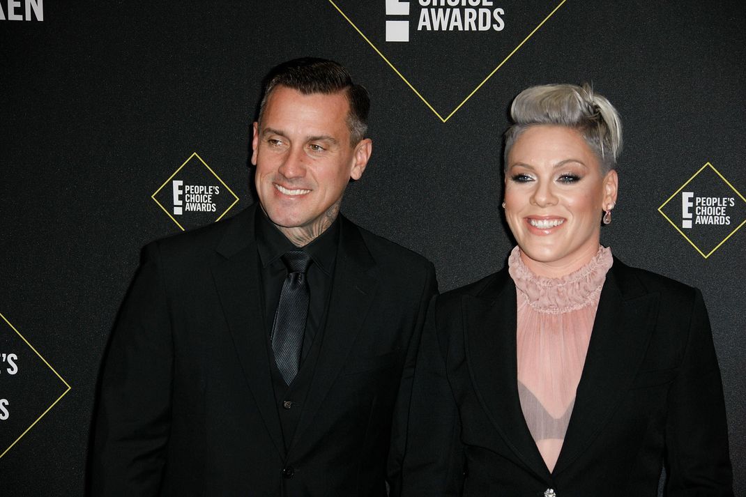  Ihre Liebe hatte Höhen und Tiefen, aber nach zwei Trennungen sind Carey Hart und Pink heute wieder ein glückliches Paar.