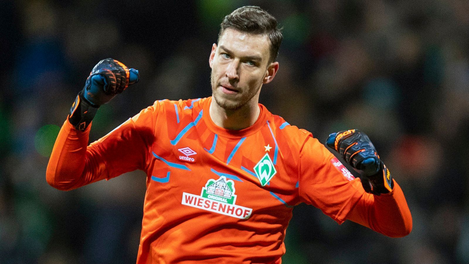 
                <strong>Jiri Pavlenka (SV Werder Bremen)</strong><br>
                In der ersten Hälfte auf dem Posten, wenn er benötigt wird, wie beim Fallrückzieher von Hummels. Auch in Halbzeit zwei auf dem Posten, stark die Parade in der Nachspielzeit gegen Haaland. Bei den Gegentoren chancenlos. ran-Note: 2
              