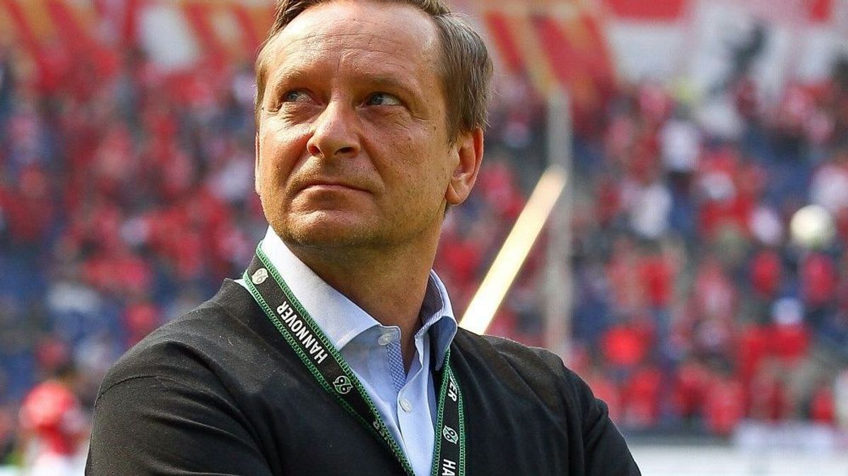 Horst Heldt geht von Hannovers direktem Aufstieg aus