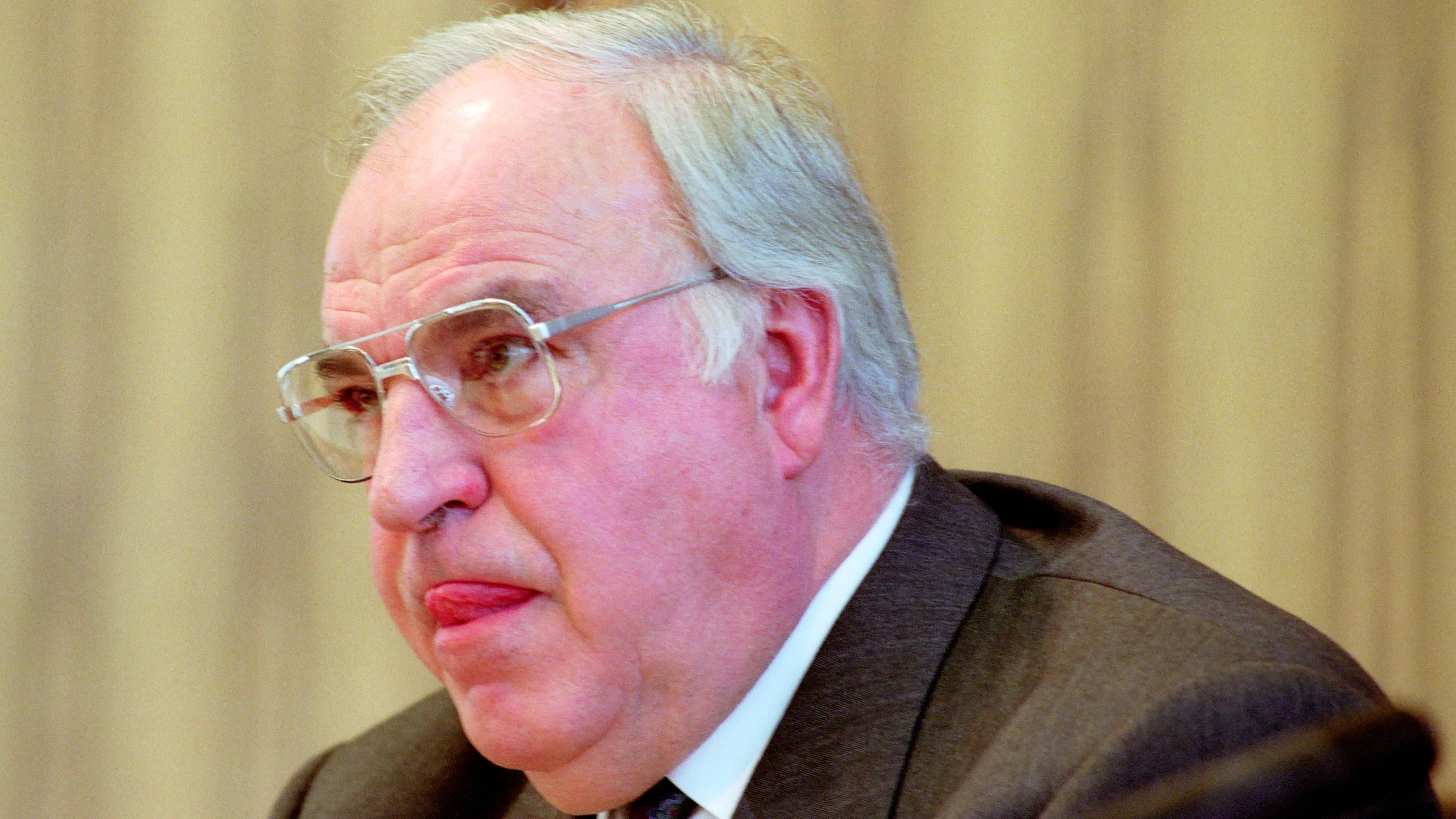 <strong>Politik</strong> <br>Bill Clinton wurde 1992 zum 42. Präsidenten der USA gewählt. In Deutschland war Helmut Kohl der Bundeskanzler.
