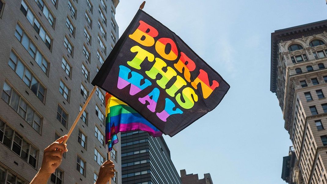 Lady Gaga hat es auf den Punkt gebracht: "Born this way!" – wir verraten euch, welche Stars sich als Teil der LGBTQ-Community sehen.