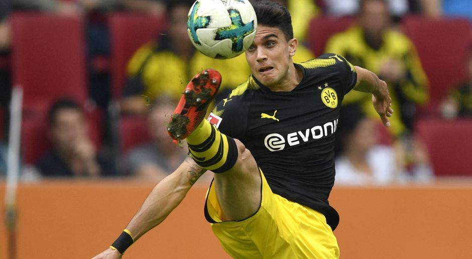 
                <strong>Marc Bartra</strong><br>
                Trägt die Hauptschuld am Augsburger Auslgeich in Minute elf: Klärt den Ball erst unnötig in den Lauf von Max, verliert dann zusamen mit Toljan Caiuby in der Mitte aus den Augen. Dafür aber auch mehr als einmal mit dem wunderbaren Pass direkt in die Spitze. In Halbzeit zwei gegen die anlaufenden Augsburger dann sicher. ran-Note: 3
              