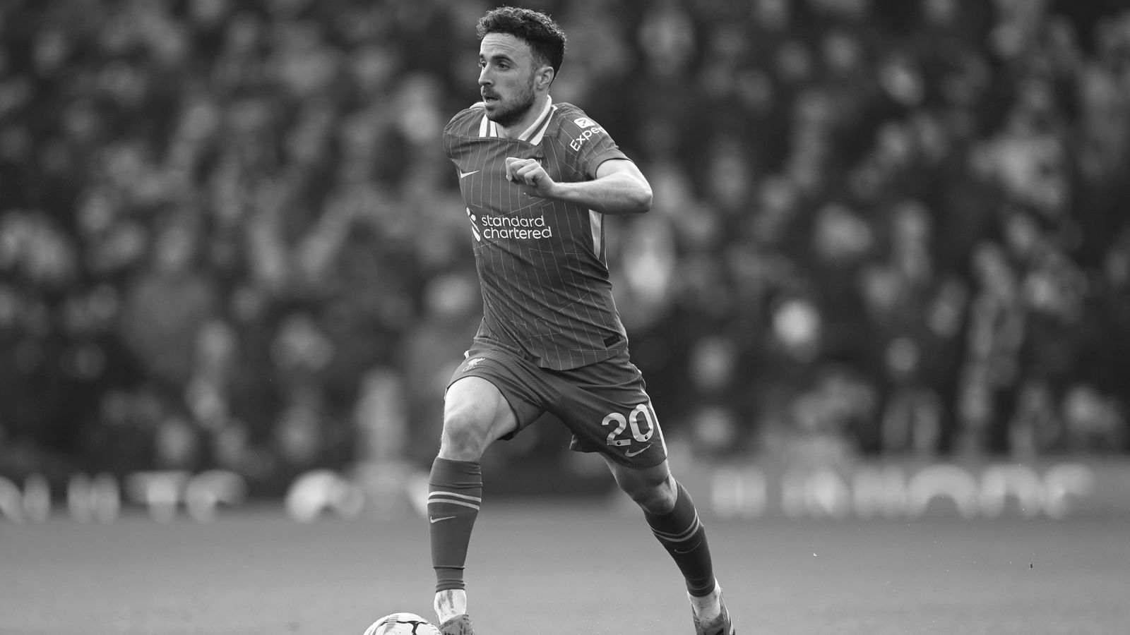 <strong>Diogo Jota</strong><br>Am 3. Juli 2025 verstarb Liverpool-Profi Diogo Jota mit 28 Jahren nach einem Autounfall. "Wir haben zwei Champions verloren. Ihr Tod ist ein unwiederbringlicher Verlust für den portugiesischen Fußball, und wir werden alles tun, um ihr Vermächtnis jeden Tag zu ehren", e<a href="https://www.ran.de/sports/fussball/premier-league/news/fc-liverpool-diogo-jota-und-bruder-andre-bei-autounfall-verstorben-portugiesischer-verband-bestaetigt-todesfaelle-klub-reagiert-556113">rklärte der portugiesische Fußballverband</a>. Neben Diogo Jota verstarb auch dessen Bruder Andre Silva. Nationalspieler Diogo Jota heiratete erst kürzlich, hinterlässt neben seiner Frau noch drei Kinder.