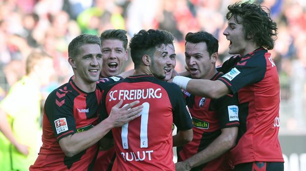 
                <strong>Platz 18 - SC Freiburg</strong><br>
                Platz 18 - SC FreiburgTore gesamt: Unterschiedliche Torschützen: Bester Torschütze: Nils Petersen und Florian Niederlechner (je neun Treffer)
              