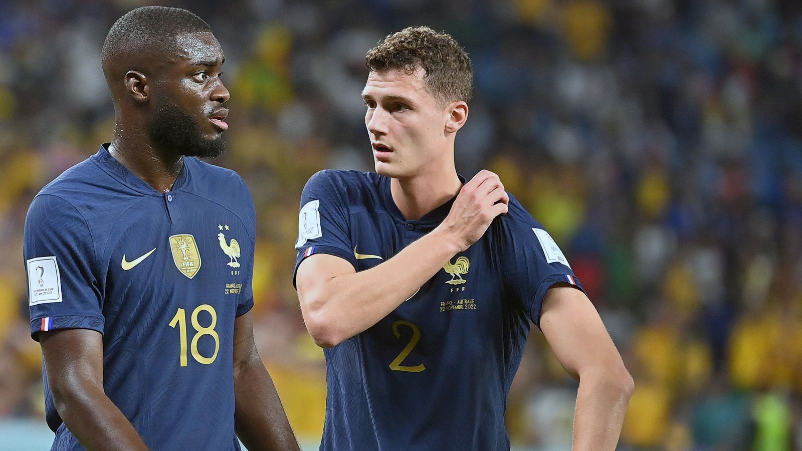 
                <strong>FC Bayern München: Drei Spieler im WM-Finale</strong><br>
                Spieler im WM-Finale: Dayot Upamecano (li., Frankreich), Benjamin Pavard (re., Frankreich) und Kingsley Coman (Frankreich)Anmerkung: Mit Lucas Hernandez stand ein weiterer Bayern-Profi im Kader Frankreichs, er musste aber nach dem ersten WM-Spiel verletzungsbedingt abreisen. Er wurde zwar nicht aus dem Kader gestrichen, ist aber nach seinem Kreuzbandriss für das Finale keine Option. 
              