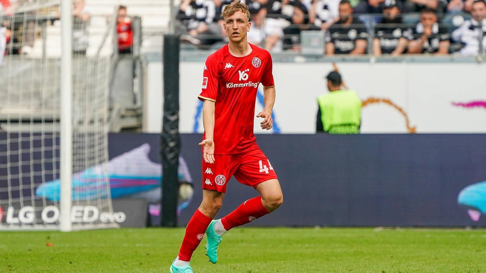 
                <strong>Nelson Weiper (Neuling)</strong><br>
                &#x2022; Position: Angriff<br>&#x2022; Verein: 1. FSV Mainz 05<br>&#x2022; U21-Länderspiele: - <br>
              