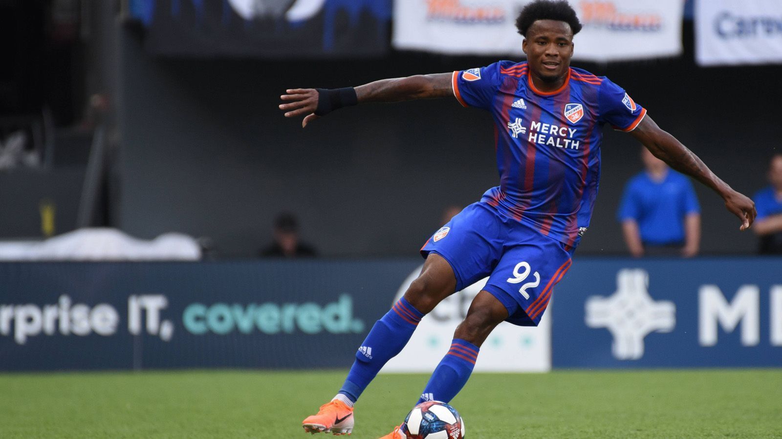 
                <strong>Alvas Powell</strong><br>
                Für die rechte Verteidiger-Position verstärkte sich die Beckham-Franchise mit Alvas Powell. Der Nationalspieler Jamaikas kam ebenfalls vom FC Cincinnati. 145 MLS-Spiele für Cincinnati und Portland bringt Powell mit nach Florida. Für die Nationalelf seines Heimatlandes brigt es der 25-Jährige bisher auf 43 Länderspiele.
              