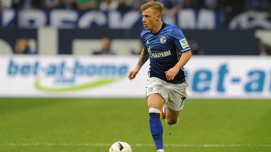 <strong>Platz 7: Max Meyer (FC Schalke 04)</strong><br>
                <strong>Alter beim 100. Bundesliga-Spiel:</strong> 21 Jahre, sieben Tage<br><strong>Saison: </strong>2016/17
