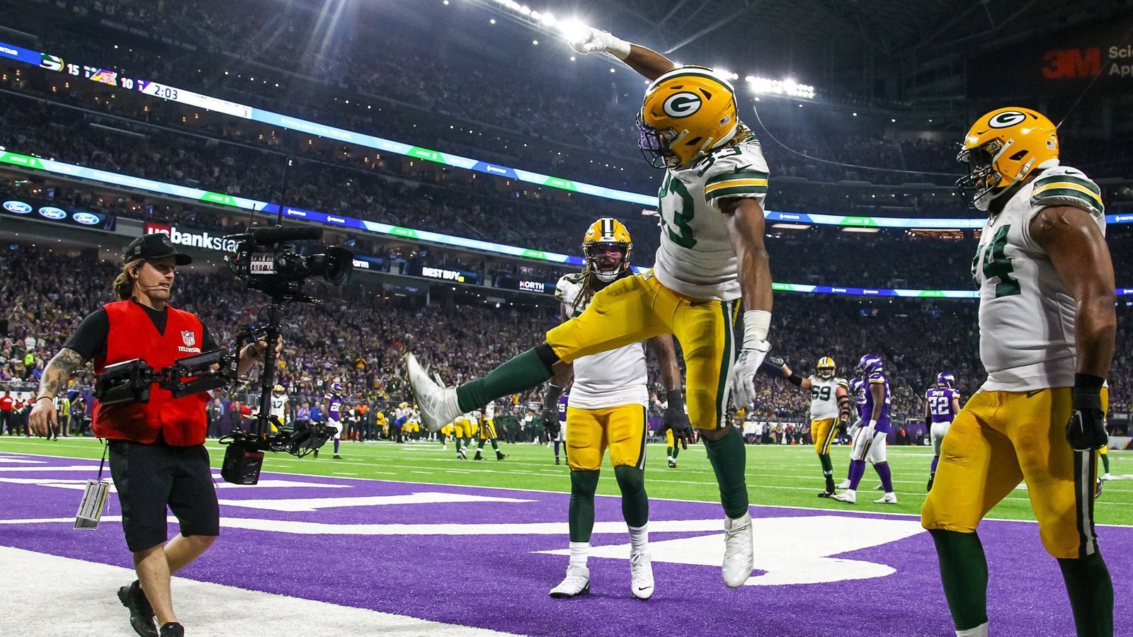 
                <strong>Green Bay Packers at Minnesota Vikings</strong><br>
                In Minnesota trifft die junge Vikings-Defense auf den erfahrenen Aaron Rodgers und die Green Bay Packers. "Ich tippe auf die Packers, weil ich sie liebe", erläutert Stecker.
              