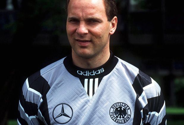 
                <strong>Oliver Reck (04.06.1996)</strong><br>
                Auch "Pannen-Oli" hat bereits ein Länderspiel auf dem Buckel. Der Torwart, damals in Diensten von Werder Bremen, darf gegen Liechtenstein das Tor hüten. Sonst ist Reck meist nur Ersatzmann und gehört 1996 auch zum Europameister-Team.
              