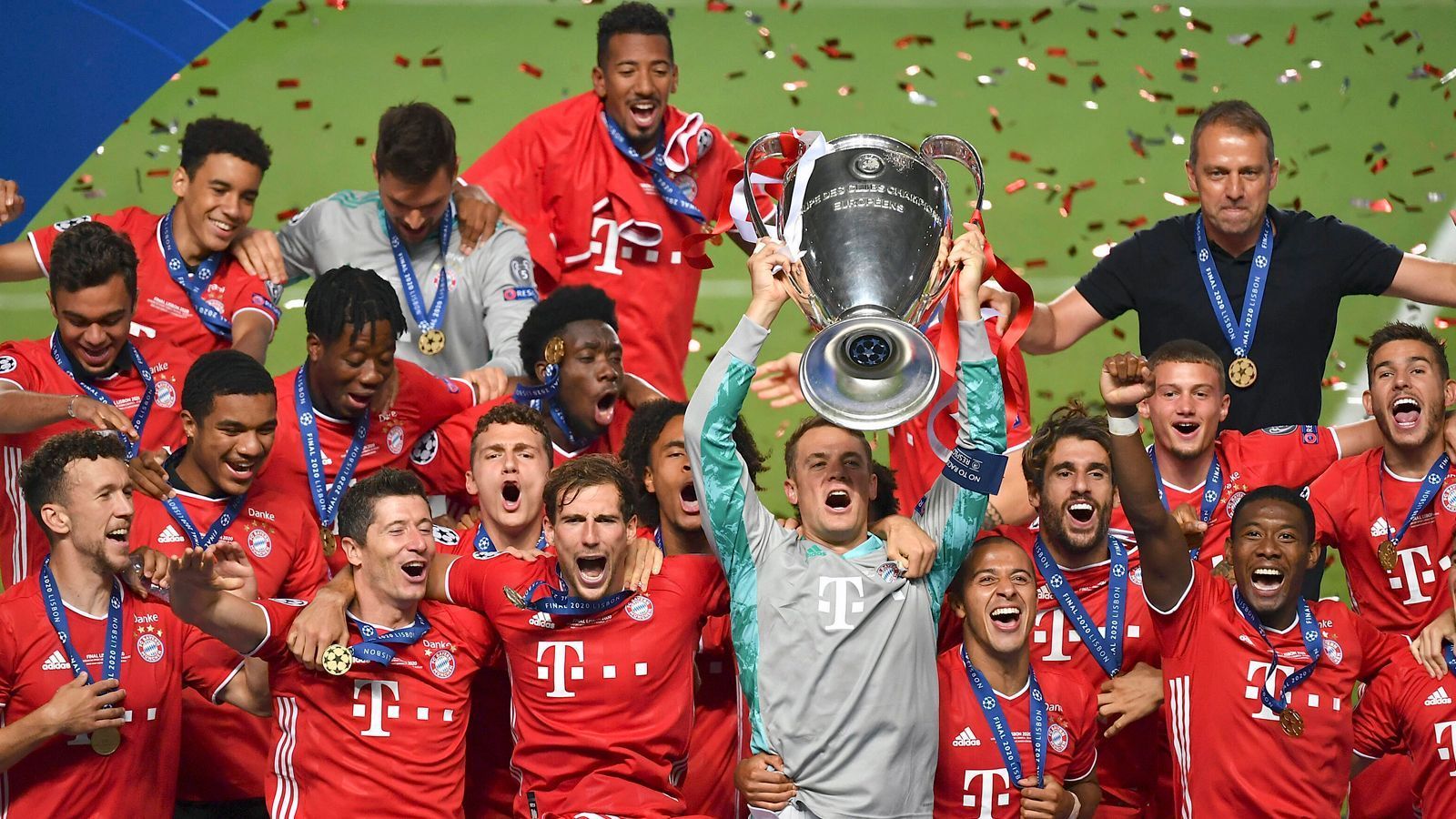 
                <strong>Bayerns jüngster Bundesliga-Torschütze: Das ist Jamal Musiala</strong><br>
                In der Champions League wartet Musiala (links hinten) zwar noch auf seinen ersten Auftritt für die Bayern, den Henkelpott durfte der Teenager zuletzt als Kadermitglied des amtierenden Triple-Siegers beim Finalturnier in Lissabon bereits in die Höhe stemmen. Doch das war für den gebürtigen Stuttgarter nicht der einzige Titel in der Saison 2019/20, ...
              