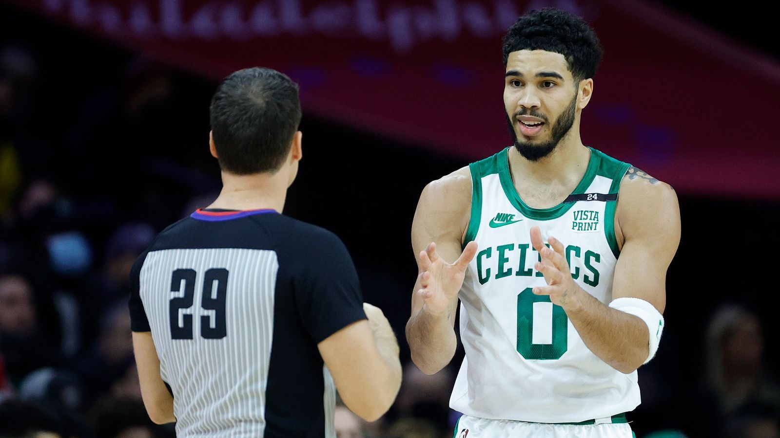 
                <strong>Jayson Tatum (Boston Celtics/Starter als Ersatz für den verletzten Kevin Durant)</strong><br>
                &#x2022; Punkte: 25,7 -<br>&#x2022; Rebounds: 8,4 -<br>&#x2022; Assists: 4,1 -<br>&#x2022; All-Star Nominierungen: 3. <br>
              