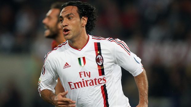 
                <strong>Abwehr - Alessandro Nesta</strong><br>
                Verein: früher Lazio, AC Milan, Montreal Impact, Chennaiyin FCErfolge: Drei Mal italienischer Meister, drei Mal italienischer Pokalsieger, vier Mal Superpokal-Sieger, zwei Mal Champions-League-Sieger, ein Mal Europapokalsieger der Pokalsieger, drei Mal UEFA Supercup-Sieger
              