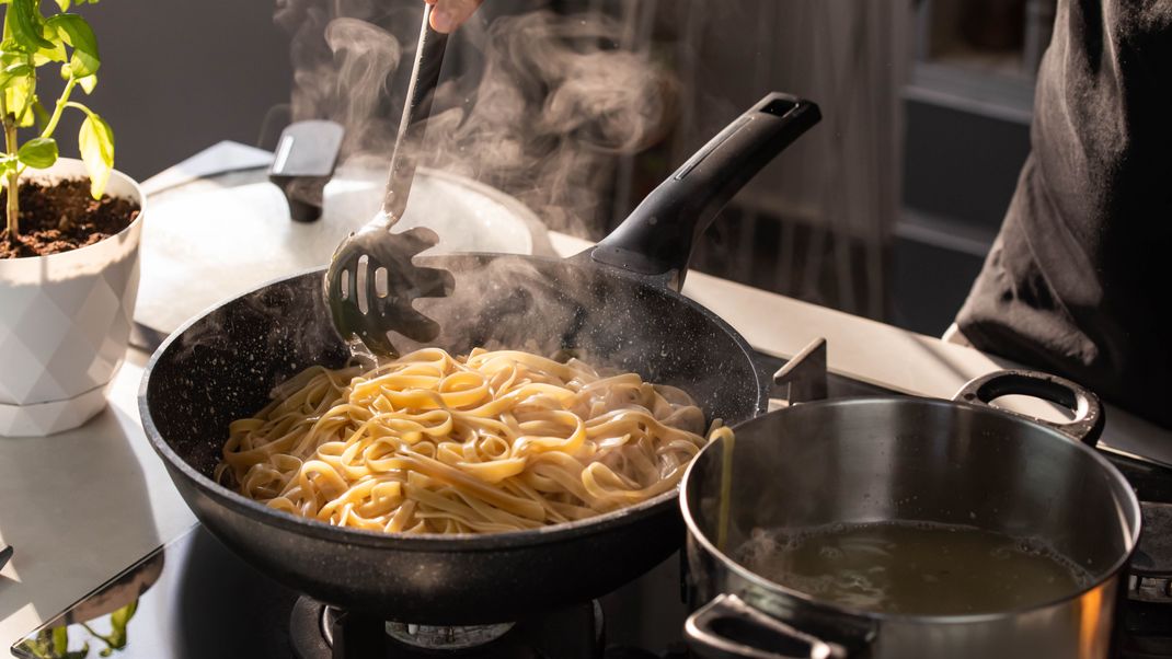 Unser Pasta-Trick funktioniert auch prima in der Pfanne!