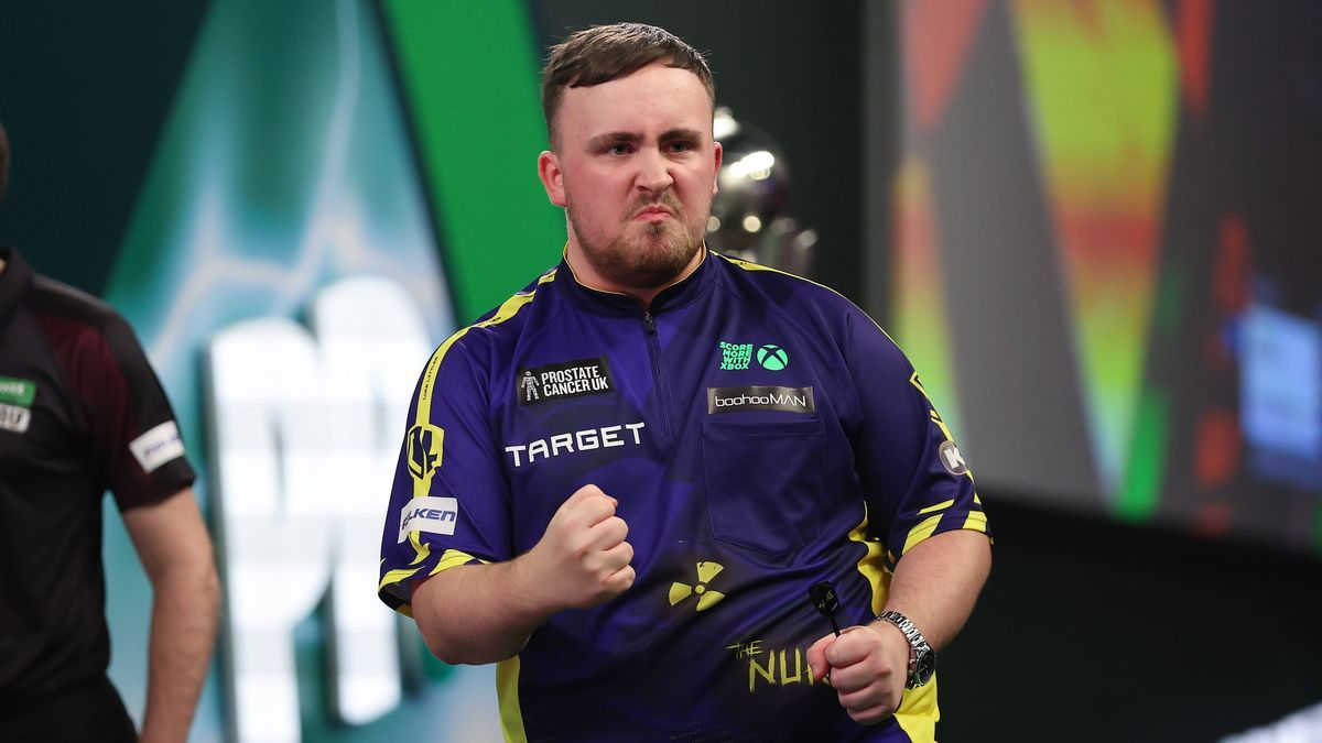 3rd January 2025, Alexandra Palace, London, England; 2024 25 PDC Paddy Power World Darts Championships Final Day 16; Luke Littler celebrates after winning a set against Michael Van Gerwen PUBLICATI...