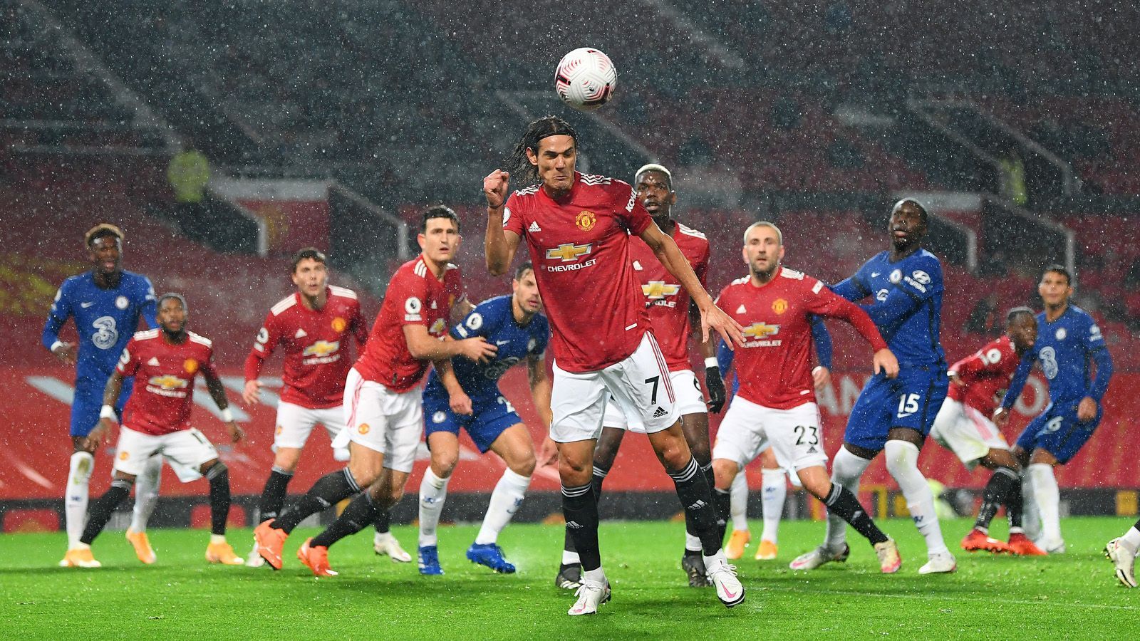 
                <strong>Manchester United </strong><br>
                Das 0:0 am Wochenende gegen den FC Chelsea ist durchaus als Erfolg zu verbuchen. Auch wenn Neuzugang Edinson Cavani den Siegtreffer auf dem Fuß hatte. Vor dem Uruguayer sollten sich auch die Leipziger in Acht nehmen.
              