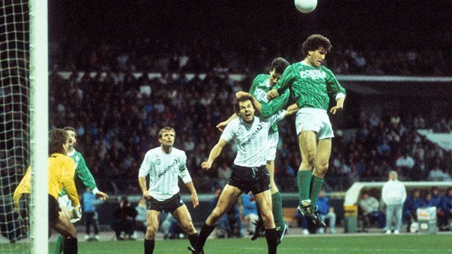 <strong>8. Werder Bremen 1987/1988 - 31. Spieltag</strong><br>
                Frankfurt, 31. Spieltag der Saison 1987/1988. Werder Bremen lässt sich den Titel nicht mehr nehmen, nach dem 1:0-Erfolg ist alles klar.
