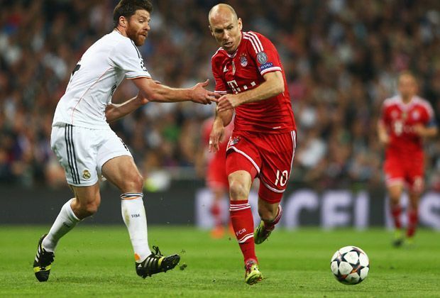 
                <strong>Real Madrid - Bayern München 1:0</strong><br>
                Dabei haben die Gäste in den ersten 45 Minuten schlappe 80 Prozent Ballbesitz - wie hier Arjen Robben, der Xabi Alonso entwischt.
              