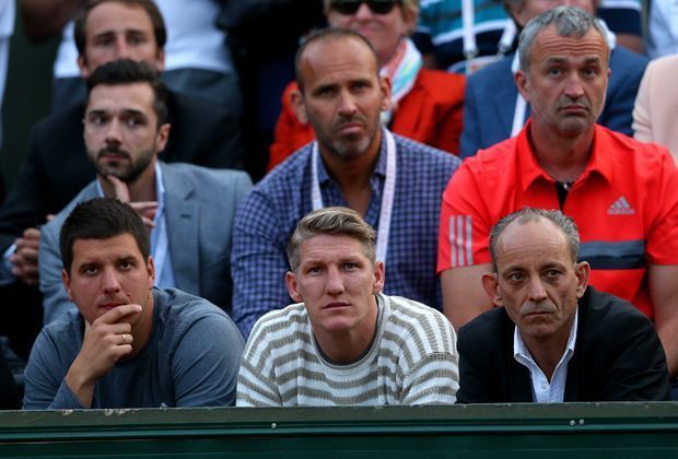 
                <strong>Bastian Schweinsteiger fiebert mit seiner Ana mit</strong><br>
                ... seine Ana den ersten Satz mit 3:6 abgab. 
              