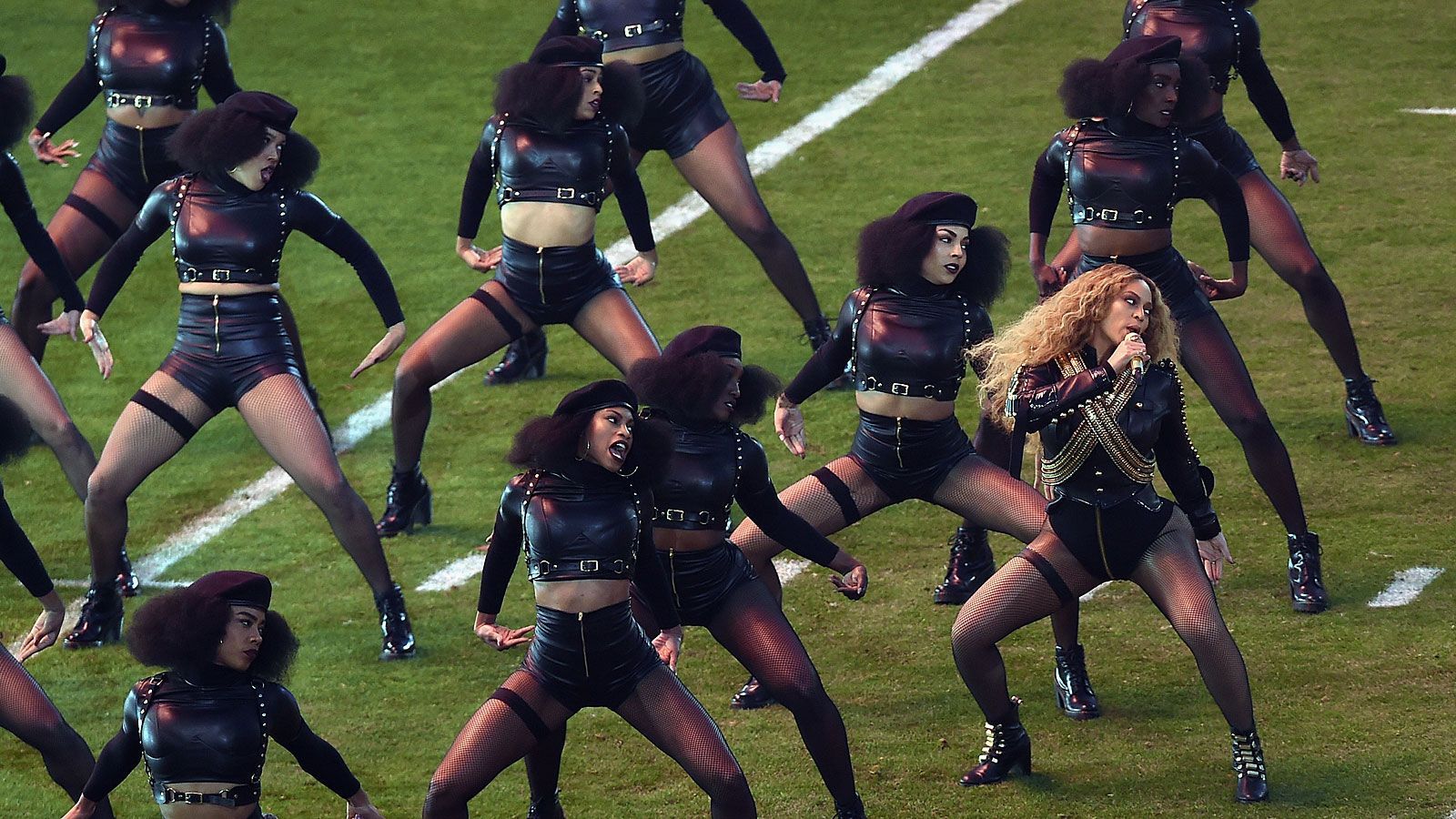 <strong>2016: Beyonce als Side-Act</strong><br>
                Coldplay sind dabei nicht alleine auf der Bühne. Neben Chris Martin und Co. performt auch US-Superstar Beyonce.
