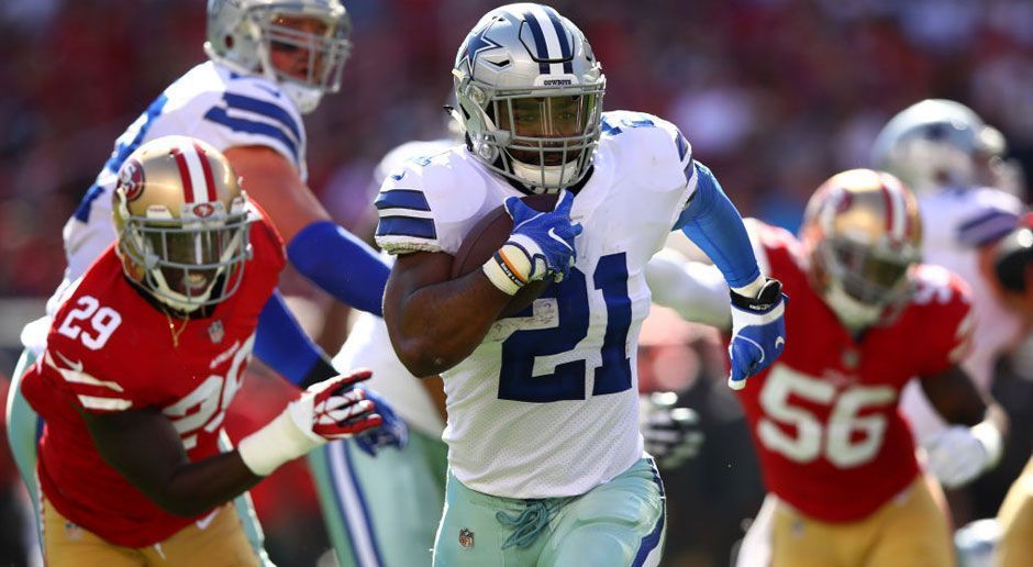
                <strong>Gewinner: Ezekiel Elliott (Dallas Cowboys) </strong><br>
                Erst gesperrt, dann wieder spielberechtigt, dann wieder gesperrt, dann doch wieder spielberechtigt: Das Hickhack um die Sechs-Spiele-Sperre von Ezekiel Elliott wegen häuslicher Gewalt hat längst verrückte Züge angenommen. Der Runningback kümmert sich nicht darum und liefert einfach ab: Drei Touchdowns gelangen ihm am Sonntag gegen die San Francisco 49ers.
              