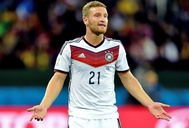 
                <strong>Platz 20: Shkodran Mustafi (0,8 Mio.)</strong><br>
                Der Neuzugang des FC Valencia belegt mit 0,8 Millionen Euro den 20. Rang aller DFB-Kicker.
              