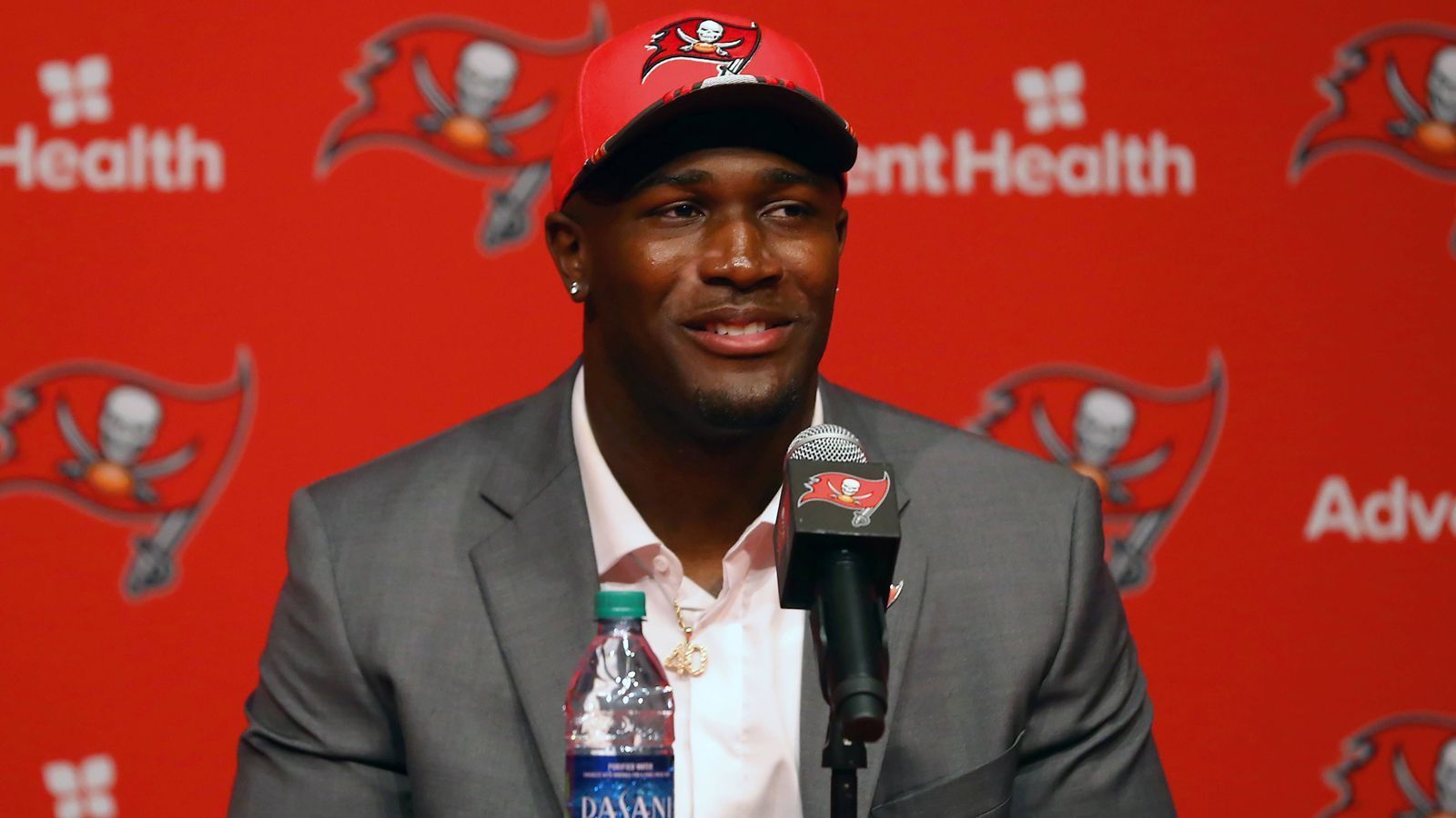 
                <strong>Devin White (Linebacker, Tampa Bay Buccaneers)</strong><br>
                Pick Nummer: 5Prognostiziertes Gehalt für 4 Jahre: 29.214.446 US-DollarPrognostizierter Signing Bonus: 19.266.869 US-Dollar
              