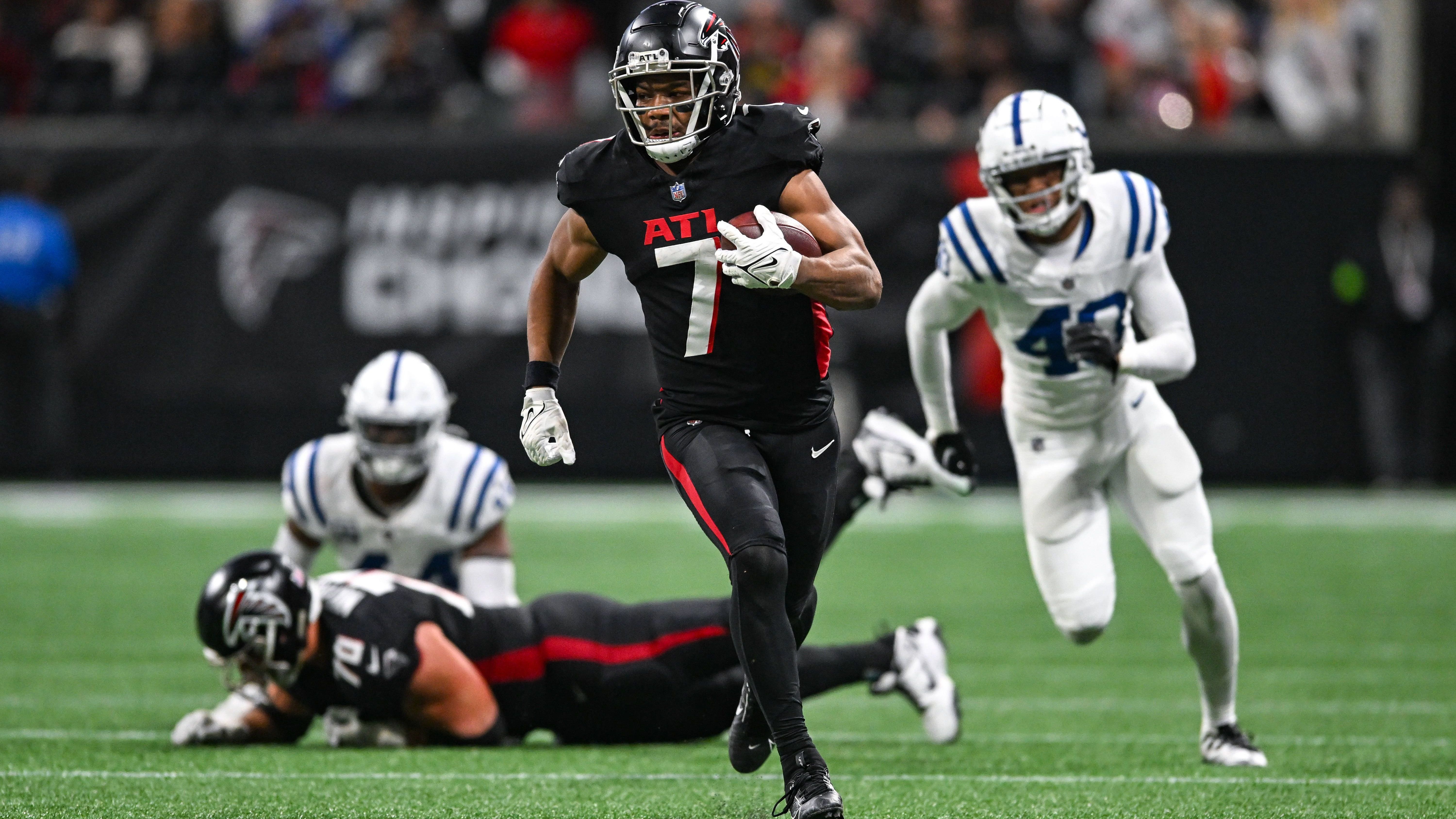 <strong>Bijan Robinson</strong><br>Team: Atlanta Falcons<br>Position: Running Back<br>17 Spiele; 976 Rushing Yards, 4 Rushing Touchdowns, 487 Receiving Yards, 4 Receiving Touchdwns