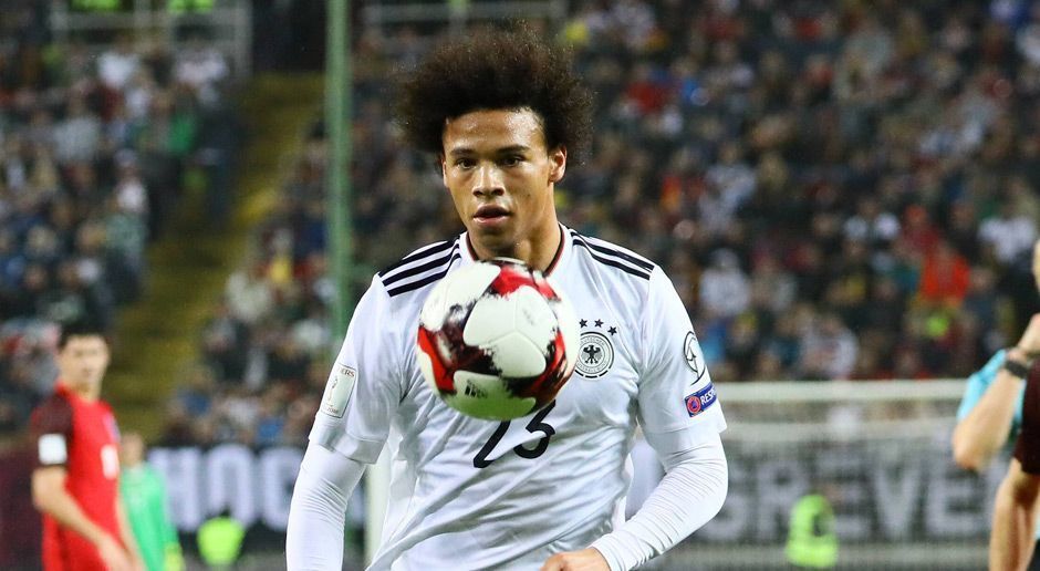 
                <strong>Leroy Sane</strong><br>
                Bemerkenswerte Defensiv-Leistung des Linksaußen, als er einem Gegenspieler kurz vor dem eigenen Strafraum die Kugel per Grätsche abnimmt. Offensiv nicht viel vom Youngster. Bis zu seiner Hundertprozentigen in der Nachspielzeit der ersten Hälfte. Deutlich verbessert im zweiten Durchgang und mit einer guten Vorlage auf seinen alten Kollegen – Leon Goretzka. Note: 3
              