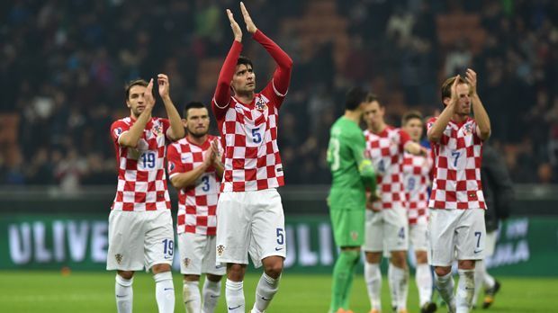 
                <strong>Kroatien</strong><br>
                Auch Kroatien muss bis zum Schluss zittern. In der Gruppe H steht Italien vor dem letzten Spiel bereits als EM-Teilnehmer fest - Kroatien und Norwegen kämpfen im Fernduell um den zweiten Platz. Am Ende hat Kroatien dank eines Sieges gegen Malta und der Niederlage der Norweger die Nase vorne.
              