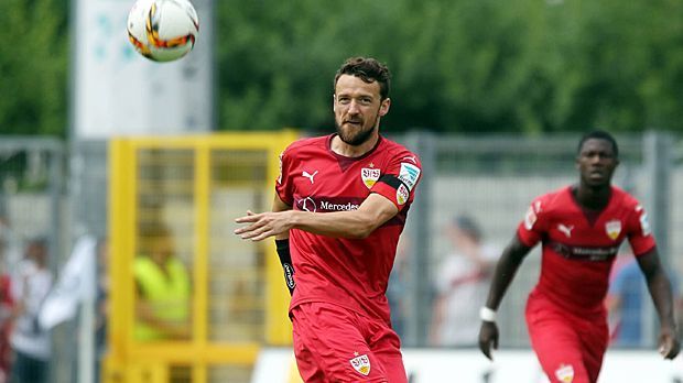 
                <strong>Christian Gentner (VfB Stuttgart)</strong><br>
                In Stuttgart ist Christian Gentner auch weiterhin die Nummer eins im Team. Der schon in der Jugend für den VfB aktive 29-Jährige trägt die Binde seit 2013 - drei Jahre nach seiner Rückkehr aus Wolfsburg.
              