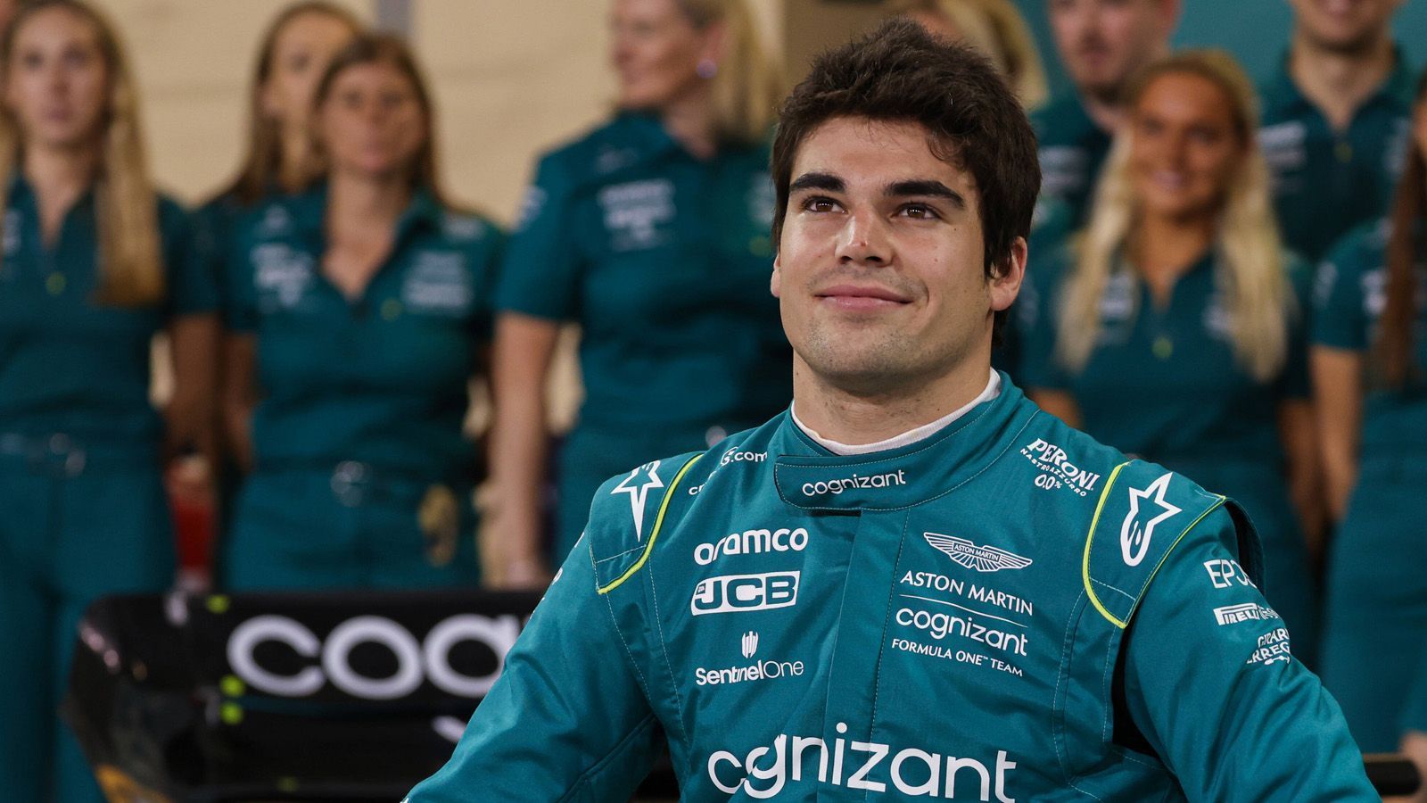 
                <strong>Verlierer: Lance Stroll</strong><br>
                Er ist keinen Meter gefahren und trotzdem einer der Verlierer. Weil ihm natürlich die Meter mit dem neuen Auto fehlen. Mehr als die drei Testtage bekommen die Fahrer nicht. Stroll könnte zudem mehr verpassen als nur die Tests. Was es ihm nicht leichter machen wird, wenn er zurückkehrt. Ihn erwartet schon jetzt ein schwieriger Saisonstart. In den nächsten Tagen soll eine Entscheidung fallen, ob er fit genug ist für Bahrain oder ob er länger ausfällt.
              