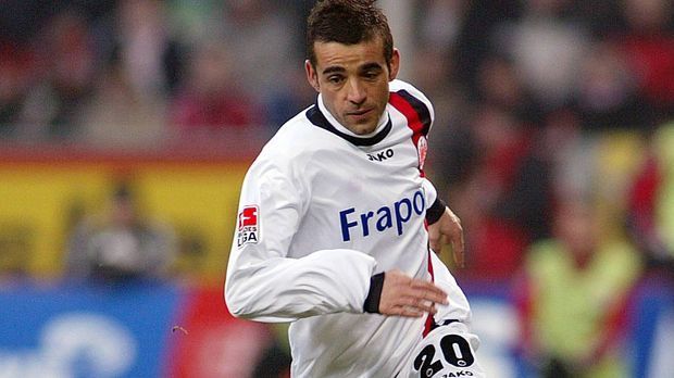 
                <strong>Francisco Copado</strong><br>
                Der Mittelfelddribbler versuchte es mehrmals in der Bundesliga. Mitte der 90er mit Anfang 20 beim Hamburger SV und ab 2005 in Frankfurt und Hoffenheim. Auf 49 Spiele kam er, in der 2. Bundesliga absolvierte er dafür 160 Spiele bei 52 Toren.
              