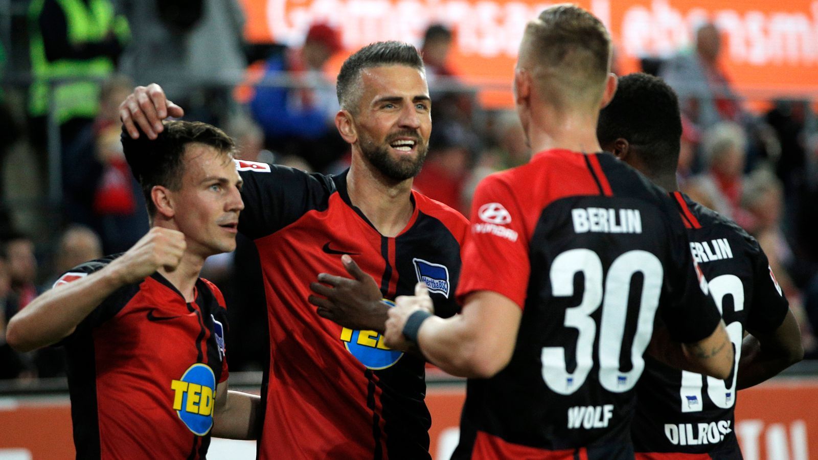 
                <strong>Historische Auswärtserfolge am 6. Spieltag</strong><br>
                Der Kantersieg von Hertha BSC beim 1. FC Köln war der achte Auswärtssieg am sechsten Spieltag - Bundesliga-Rekord! Zuvor gewannen bereits Eintracht Frankfurt, Schalke 04, Borussia Mönchengladbach, der VfL Wolfsburg, Bayer Leverkusen, Bayern München und der SC Freiburg ihre Gastspiele. 
              