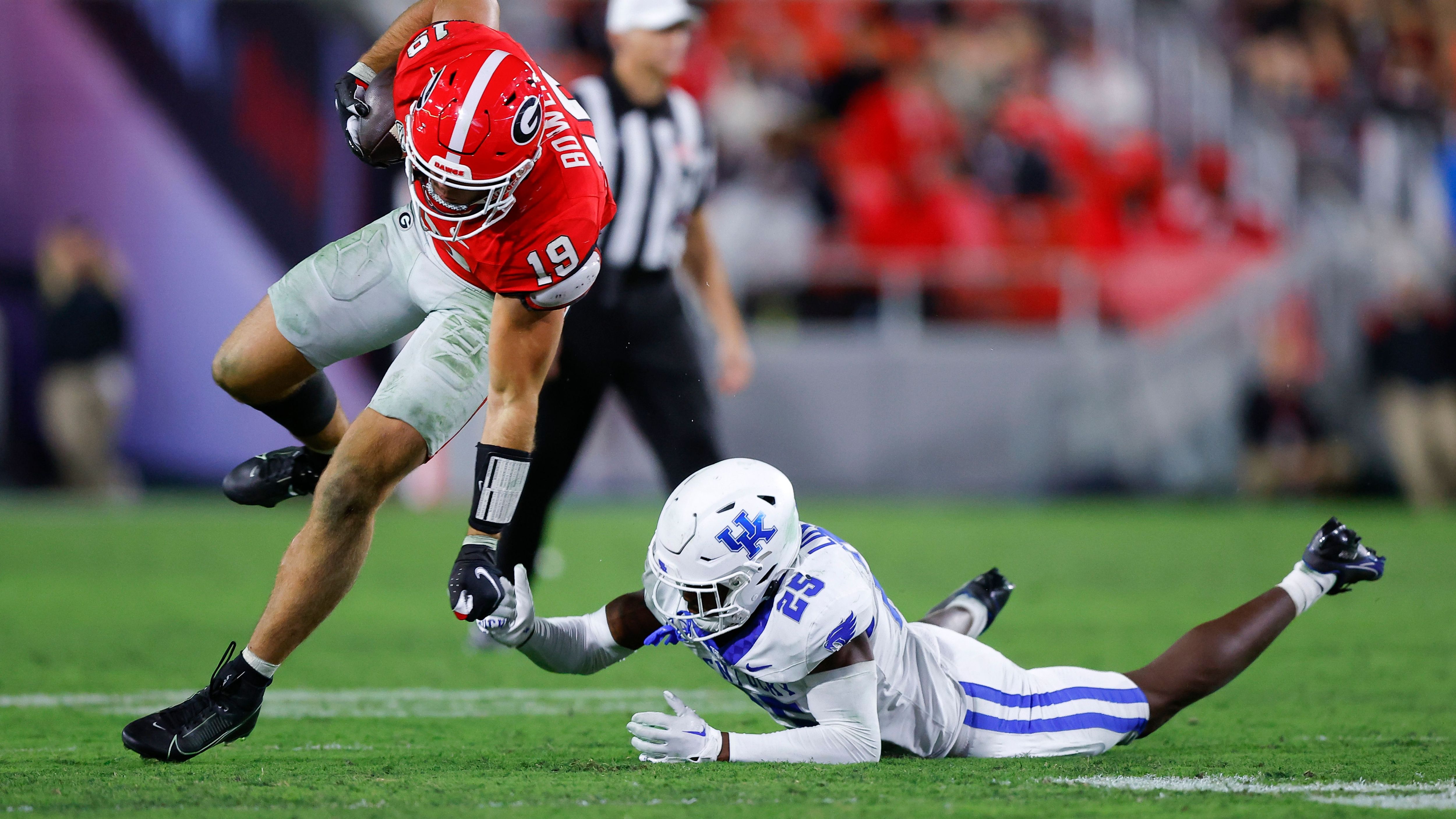 <strong>1. Platz: Brock Bowers - Bewertung<br></strong>Bowers ist nicht umsonst seit Jahren ein Spieler, der vielen College-Fans ein Begriff ist. Er kann schnell zu einer dynamischen und sicheren Anspielstation für den Quarterback werden und hat gleichzeitig durchaus gewisse Fähigkeiten als Blocker. Bowers ist der beste Spieler auf der Position in diesem Jahrgang.&nbsp;