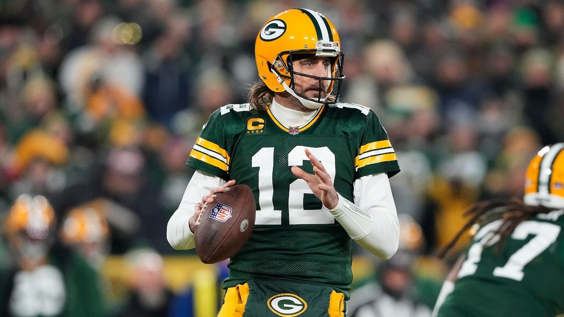 
                <strong>Passing Yards</strong><br>
                &#x2022; 1. Tom Brady (12.720)<br>&#x2022; 2. Peyton Manning (7.339)<br>&#x2022; 3. Ben Roethlisberger (5.972)<br>&#x2022; 4. Aaron Rodgers (5.890)<br>&#x2022; 5. Brett Favre (5.855)<br>
              