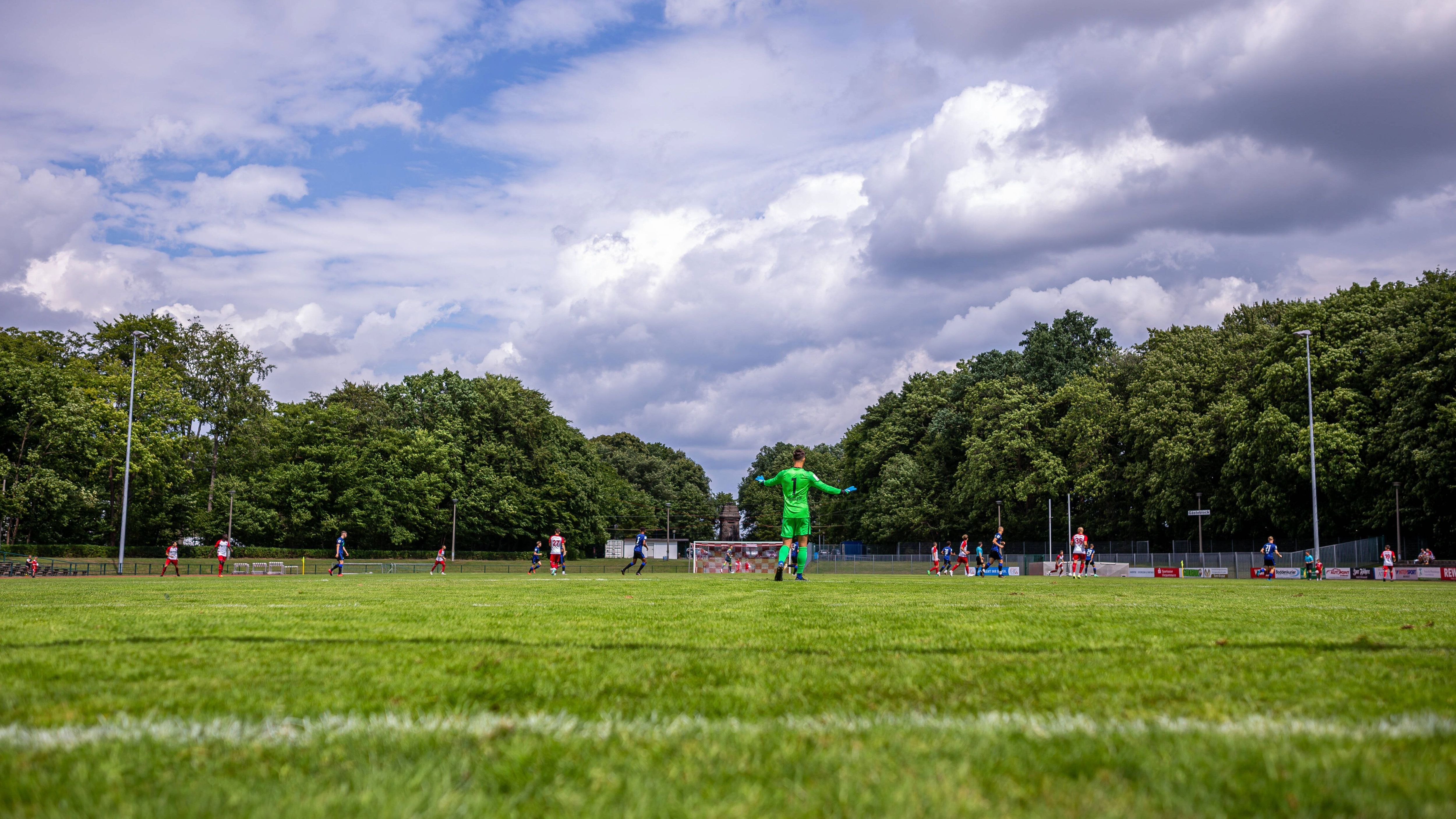 
                <strong>Greifswalder FC - FC Augsburg</strong><br>
                Anstoß: Samstag, 7. August, 15:30 UhrStadion: Volksstadion GreifswaldZuschauer erlaubt: 4.990
              