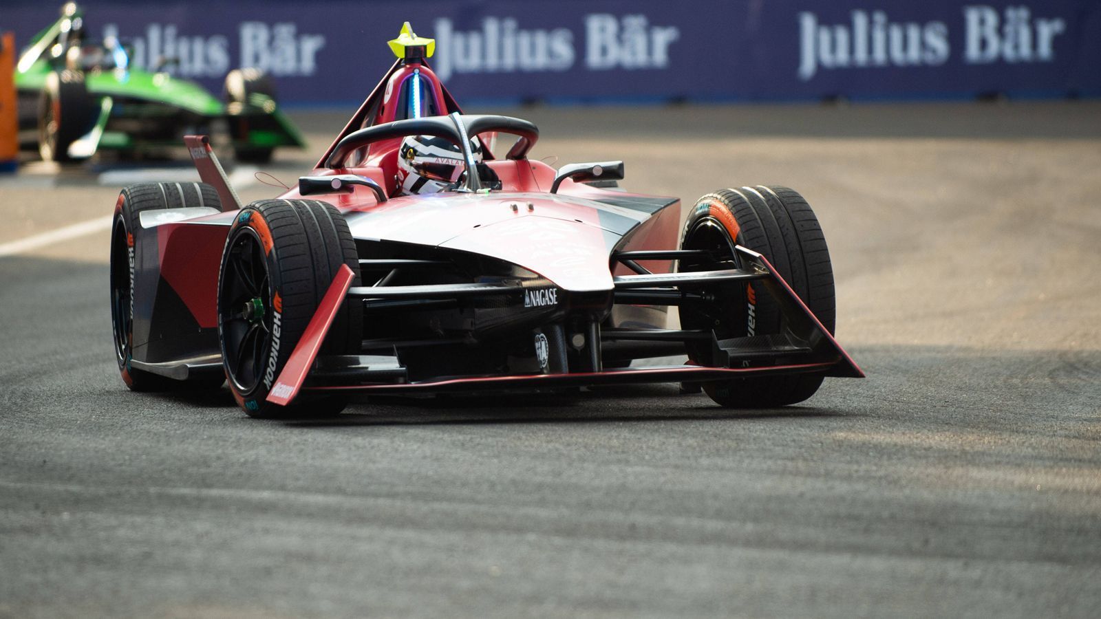 
                <strong>Andre Lotterer</strong><br>
                Ebenfalls ohne Punkte blieb Andre Lotterer. Der Andretti-Pilot hatte sich mit Platz 21 im Qualifying ein zu tiefes Loch geschaufelt. Dass es am Ende noch zum 12. Platz reichte - trotz einer kleinen Kollision nach dem Start -, ist immerhin eine beachtliche Leistung.
              