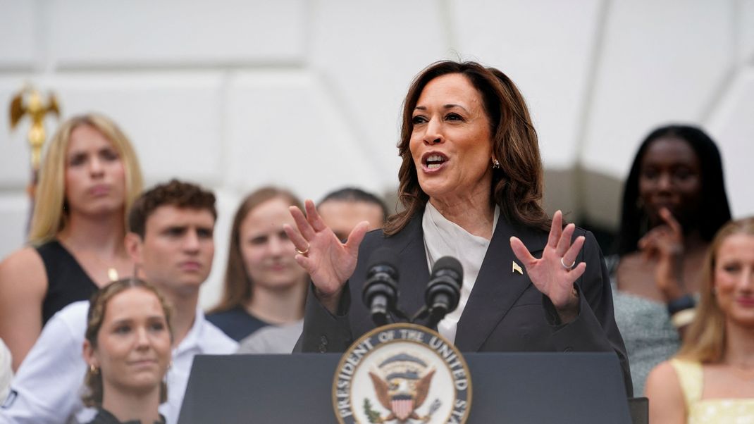 USA-ELECTION/HARRIS