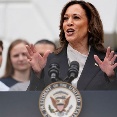 USA-ELECTION/HARRIS