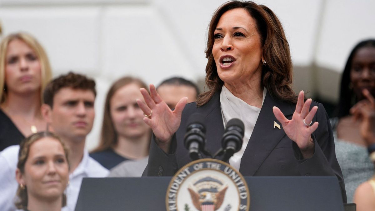 USA-ELECTION/HARRIS