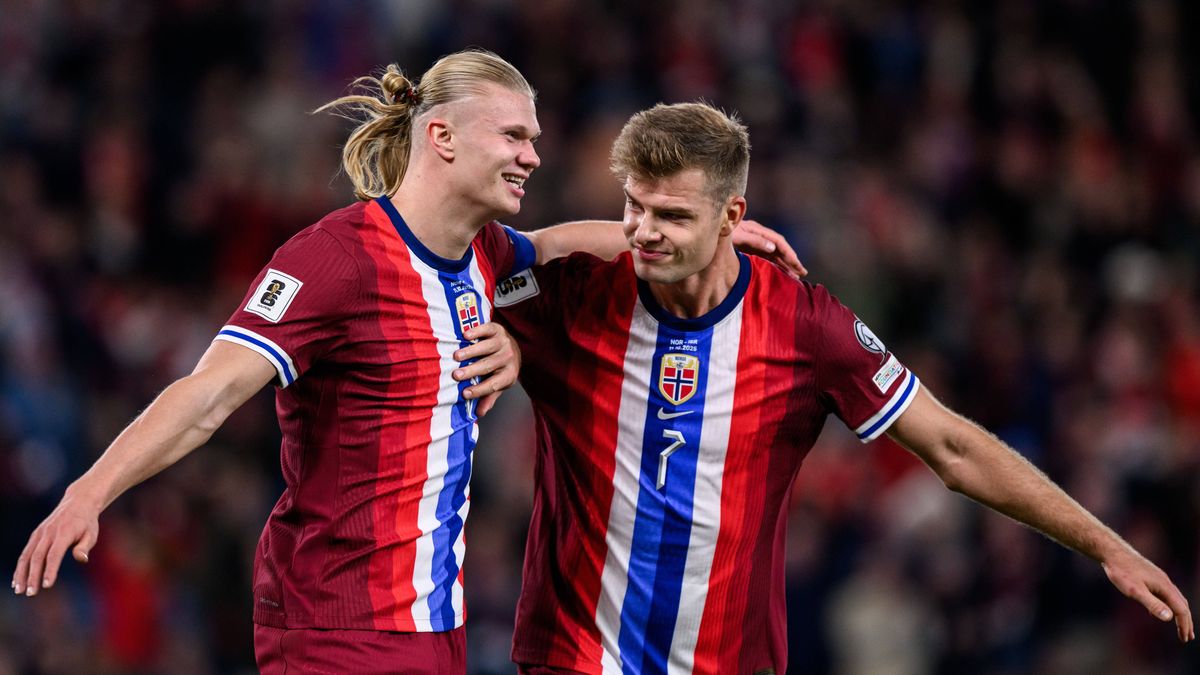 251011 Erling Braut Haaland and Alexander Sorloth of Norway celebrate after scoring 4-0 during the FIFA World Cup, WM, Weltmeisterschaft, Fussball Qualifier football match between Norway and Israel...