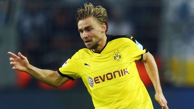 
                <strong>Marcel Schmelzer</strong><br>
                Marcel Schmelzer: Im Gegensatz zu Ginter der Linksverteidiger mit weniger Vorstößen in die Offensive und wenn etwas unpräzise. Sehr unauffälliger Auftritt. ran-Note: 3.
              