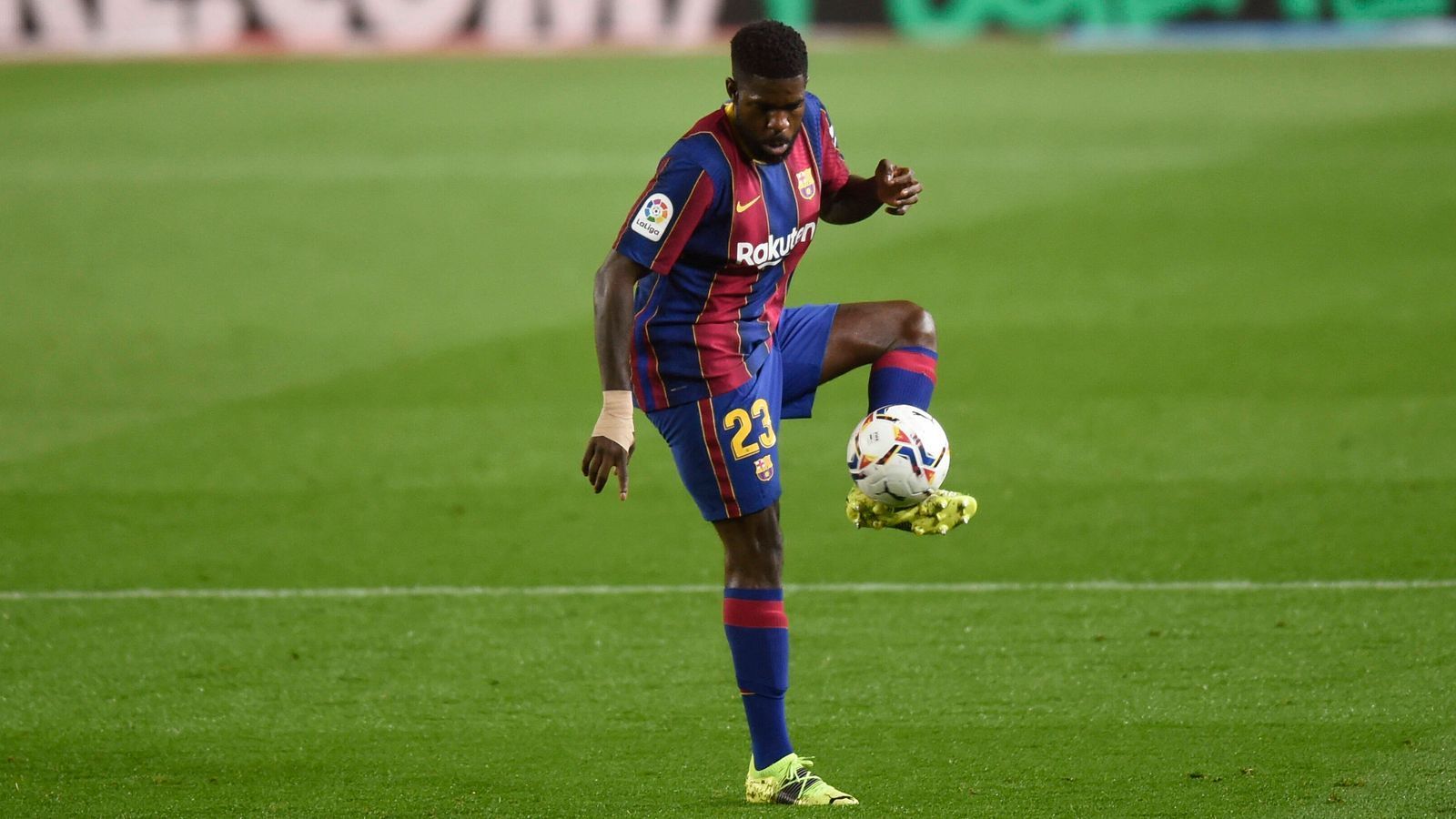 
                <strong>Samuel Umtiti</strong><br>
                Gehalt pro Woche: 242.000 Euro - Gehalt pro Jahr: 12.500.000 Euro
              