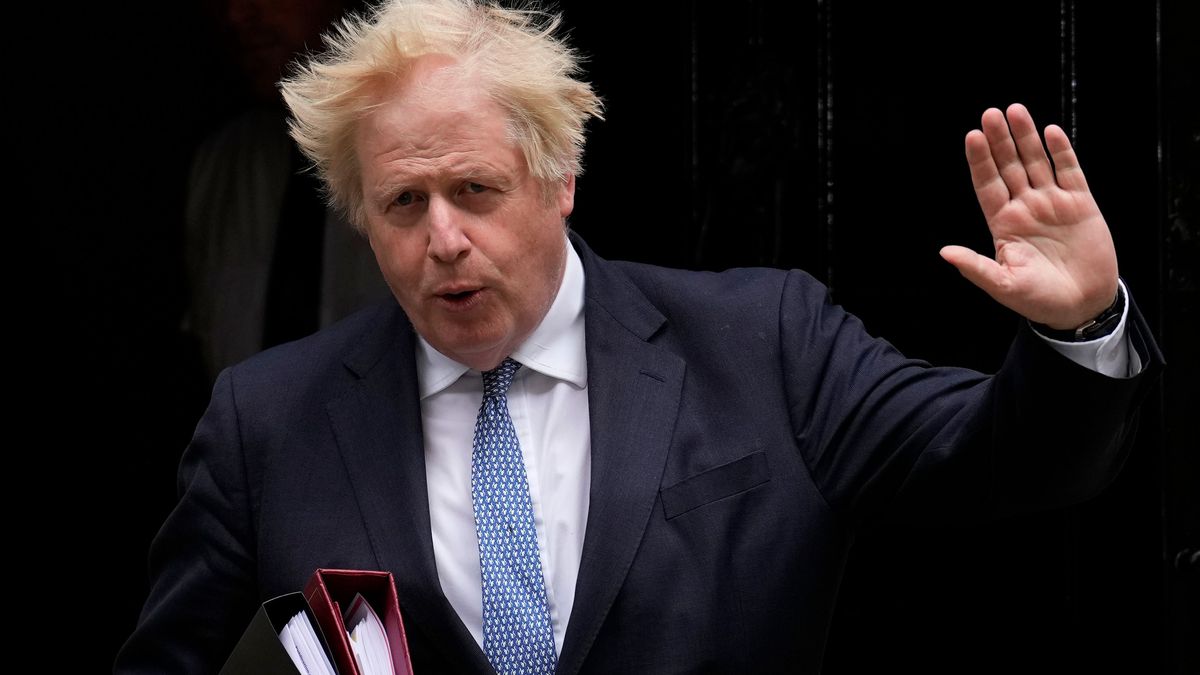 Boris Johnson, der Vergessliche. Er kann sich nicht mehr an seine Handy-Pin erinnern.