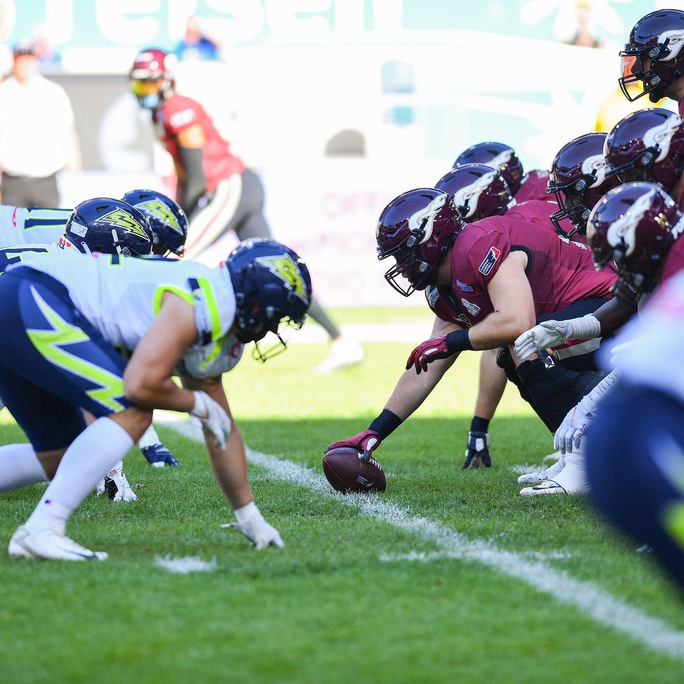 ran Football: Die European League of Football, Staffel 2023 - Footballspieler machen sich beriet für das größte Spiel des Jahres.